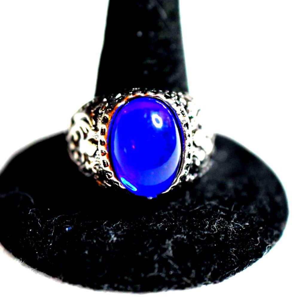 New Bright Royal Blue Oval Glass Stone Silver Tone Etched Band Size 11 Ring